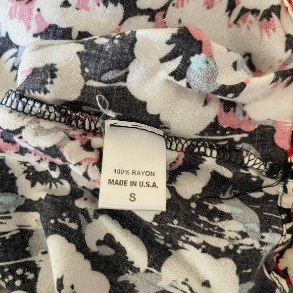 Women’s H.I.P. racerback tank top black with big begonia flowers Small - Picture 4 of 4